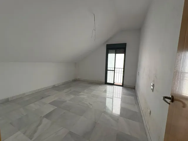Dúplex en zona de Los Salesianos con 4 habitaciones a estrenar — 12