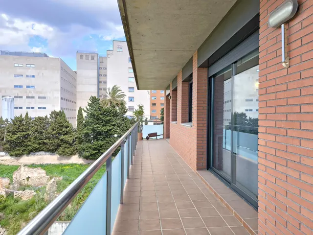 Tu nuevo hogar en Tarragona te espera: amplio, luminoso, con terraza y piscina! — 24