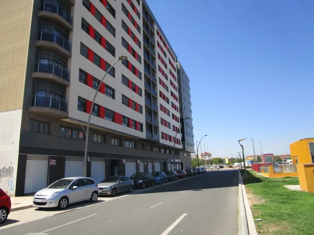 Plazas de parking en venta, zona Tulell. Buenísimo acceso y fácil aparcamiento. — 13