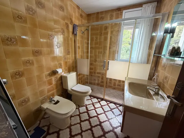 VIVIENDA ADOSADA DE 3 PLANTAS CON GARAJE , 4 habitaciones , AMPLIAS TERRAZAS EN SEGUR DE CALAFELL. — 32