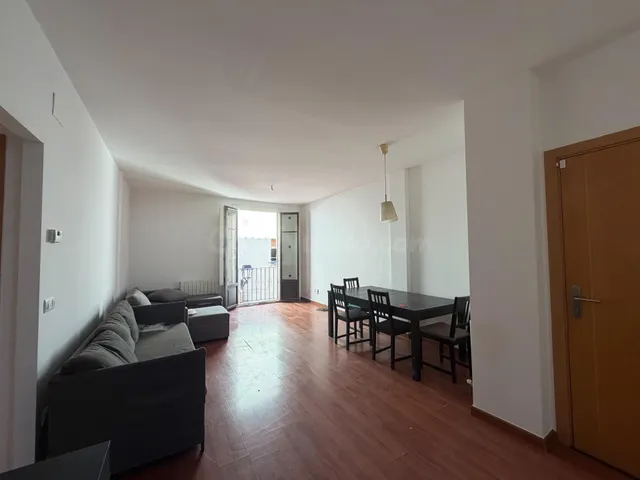 Vive en el corazón de Castelló d’Empúries: piso listo para entrar a vivir — 27