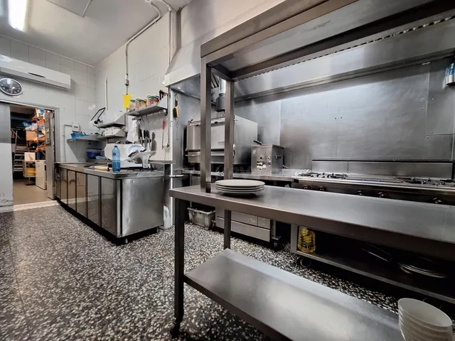 Restaurante listo para trabajar junto al parc europa de Barberà del Vallès — 11