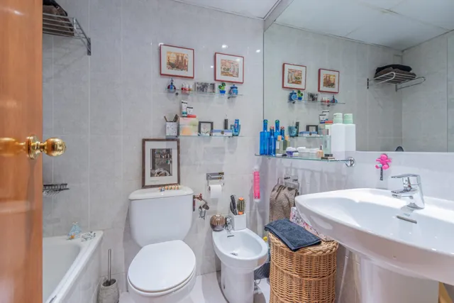 Acogedor piso de 2 dormitorios en el corazón de L'Eixample con posibilidad de alquiler de pk en la misma finca — 17