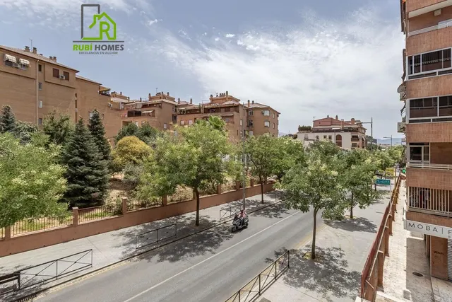 AMPLIO PISO EN VENTA JUNTO A PLAZA DE TOROS - GRANADA — 9