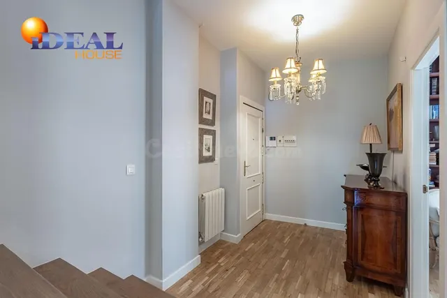 Exclusivo Piso Dúplex en el Corazón de Granada — 3