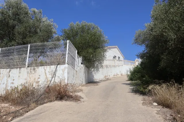 MASIA VALLADA CON PISCINA, ZONA PARA CABALLOS Y MAS DE 2 HECTAREAS DE TERRENO — 41