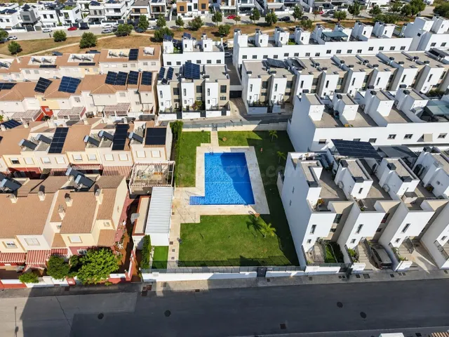 Exclusivo Chalet adosado del 2022 con gran solárium privado  - foto 3