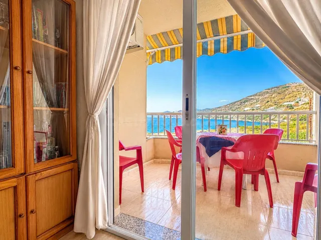 Sensacional piso en esquina con terraza y vistas infinitas a
