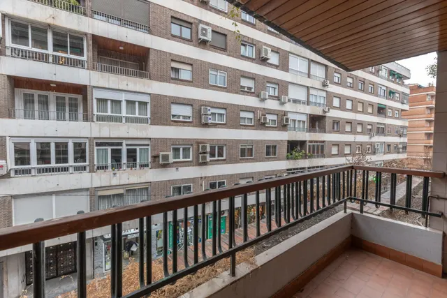 Piso en pleno centro de Granada con 2 plazas de garaje y trastero — 20
