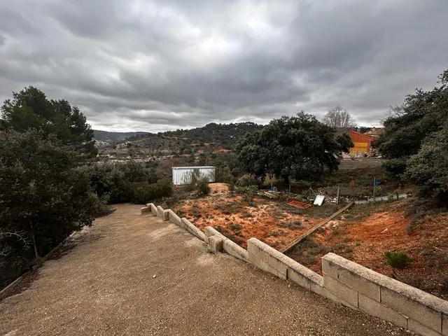 PRECIOSA PARCELA EN UNA DE LAS MEJORES ZONAS DE HONTOBA,  URBANIZACIÓN LOS MANANTIALES. — 4