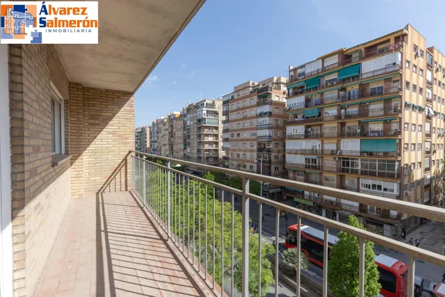Piso con terraza y gran potencial junto a Camino de Ronda — 2