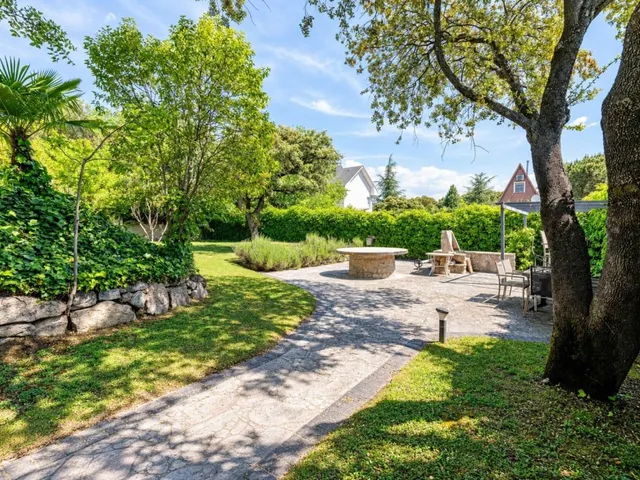 Exclusivo chalet individual con la mejor ubicación de la zona. — 37