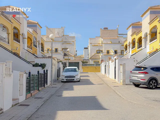 Dream Hills! Encantador Bungalow listo para entrar a vivir en urbanización exclusiva con preciosas zonas verdes y piscina comunitaria — 38