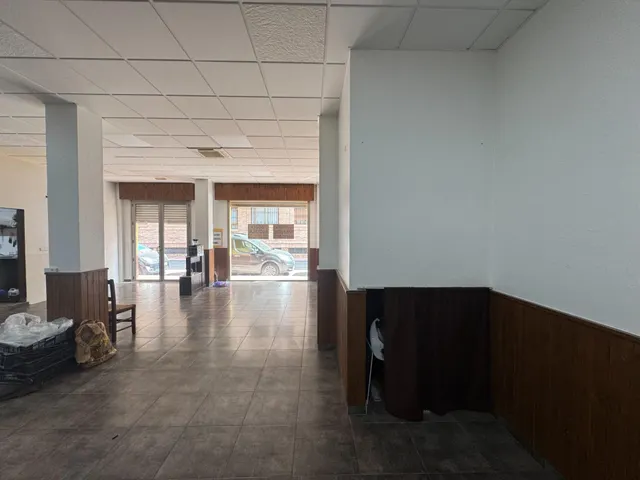 SE VENDE O SE ALQUILA LOCAL EN EL CENTRO DE CASILLAS — 7