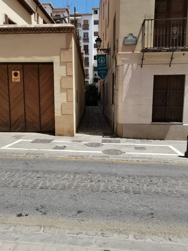 Plaza de garaje en centro de Granada — 7