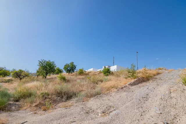 TERRENO EDIFICABLE EN LA ZUBIA — 9