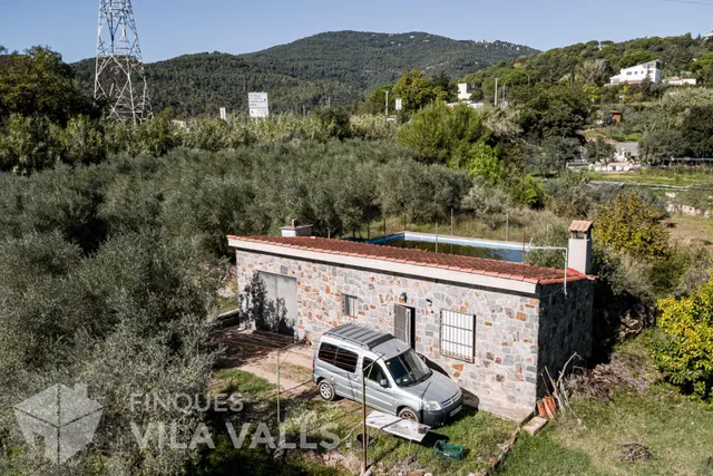 Finca rústica de 19.000 m2 con casa, olivos y pozo en Caldes - foto 2