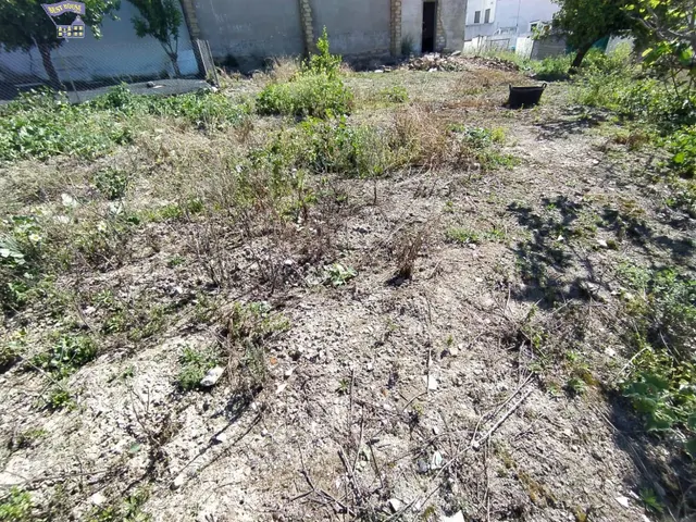 SE VENDE TERRENO URBANO CON GARAJE — 5