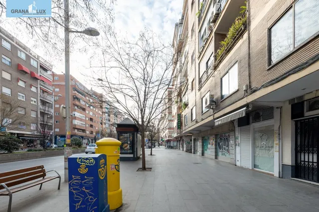 ¡Oportunidad Única en Angel Barrios! Local de 147m2 por solo 190.000€ — 3