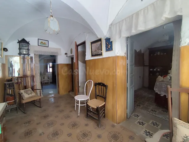 La casa que otros ya están mirando: dos plantas, dos calles, - foto 2