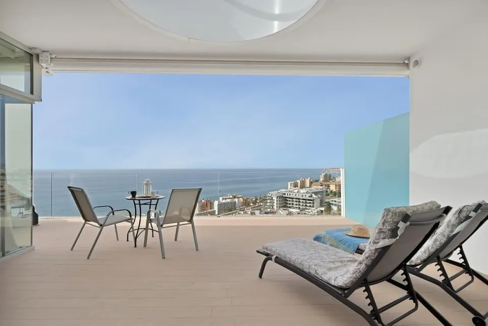 Fuengirola, Zona Higuerón -  Ático 3 Dormitorios, 2 plazas Garaje, Trastero, Piscina Comunitaria