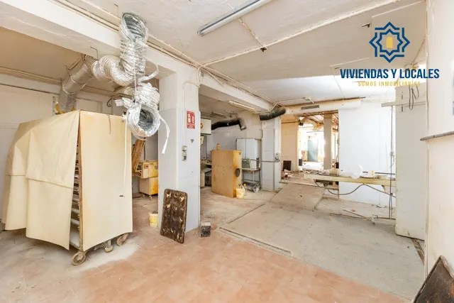 Local + vivienda en Avda. Cadiz — 49