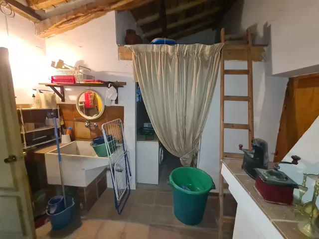 SE VENDE CASA EN VALENCIA DE DON JUAN, 2 PLANTAS, COCHERA, MERENDERO, MUCHAS POSIBILIDADES — 23