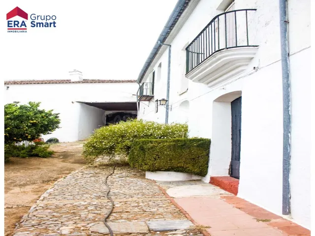 Casa Señorial con Gran Parcela en Pleno Centro de Constantin