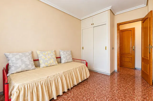 SE VENDE PISO DE TRES habitaciones EN PLUEBLO LEVANTE CON PARKING SEVENDGROUP.COM — 19