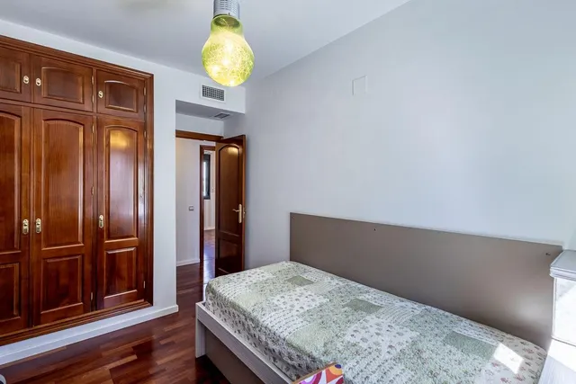 Chalet en Cañadas del Parque, Dilar — 29