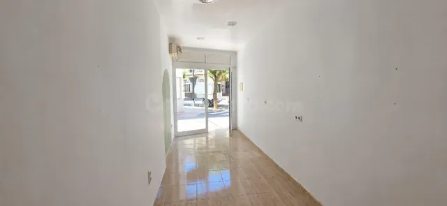 Casa con Local Comercial en Ubicación Estratégica Frente al  - foto 2