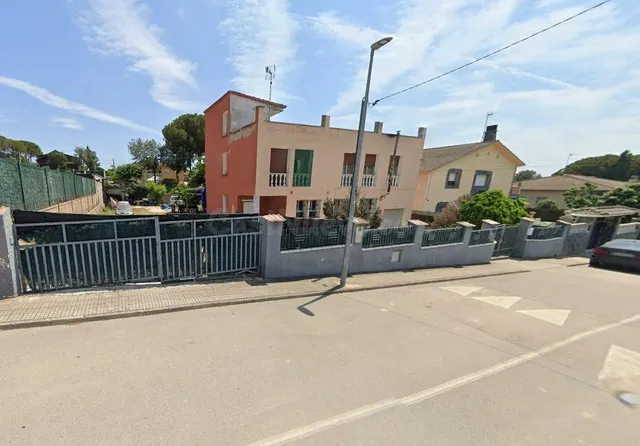 FANTÑSTICA CASAOKUPADA en Calle GironÑ¨s 10 de Sils (Girona - foto 2