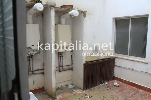 Se alquila  local comercial — 12