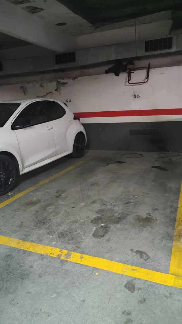 Plaza de parking amplia! — 3