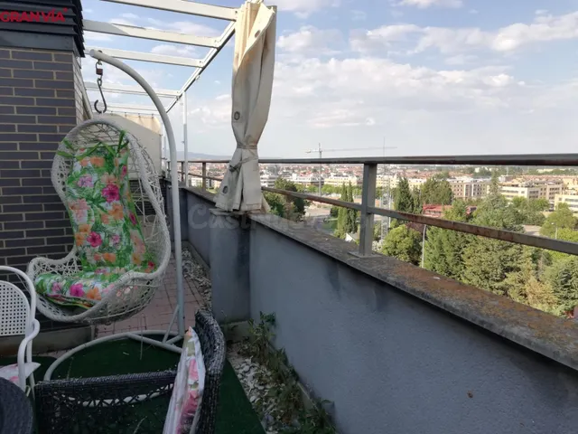 Excelente oportunidad ático a la venta en Lardero - foto 2