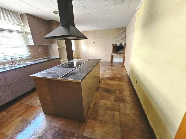 Gran casa con local de 160m2 en Reus — 2