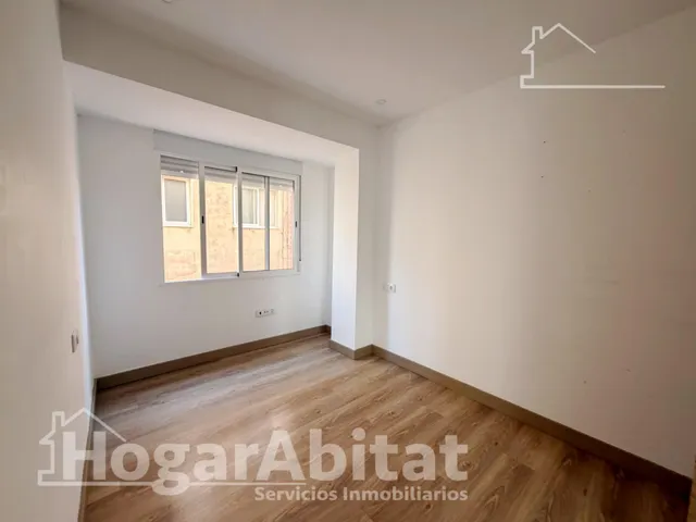 REFORMADO CON 4 DORMITORIOS Y BALCÓN — 33