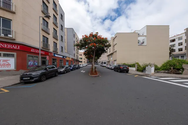 Plaza de garaje en el centro de Arucas — 7