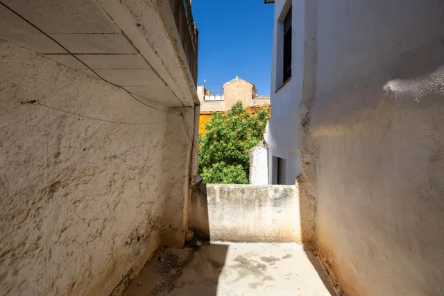 Casa para reformar en el centro de Lanjarón con gran potencial de inversión — 41