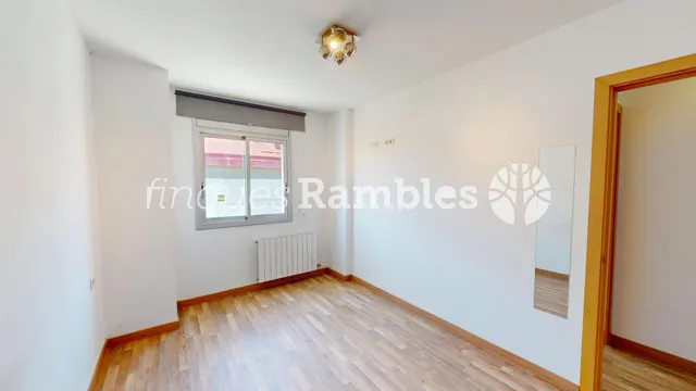 PISO PRÁCTICAMENTE NUEVO, EN LA TRANQUILA ZONA DEL BARRI SANT PERE — 8