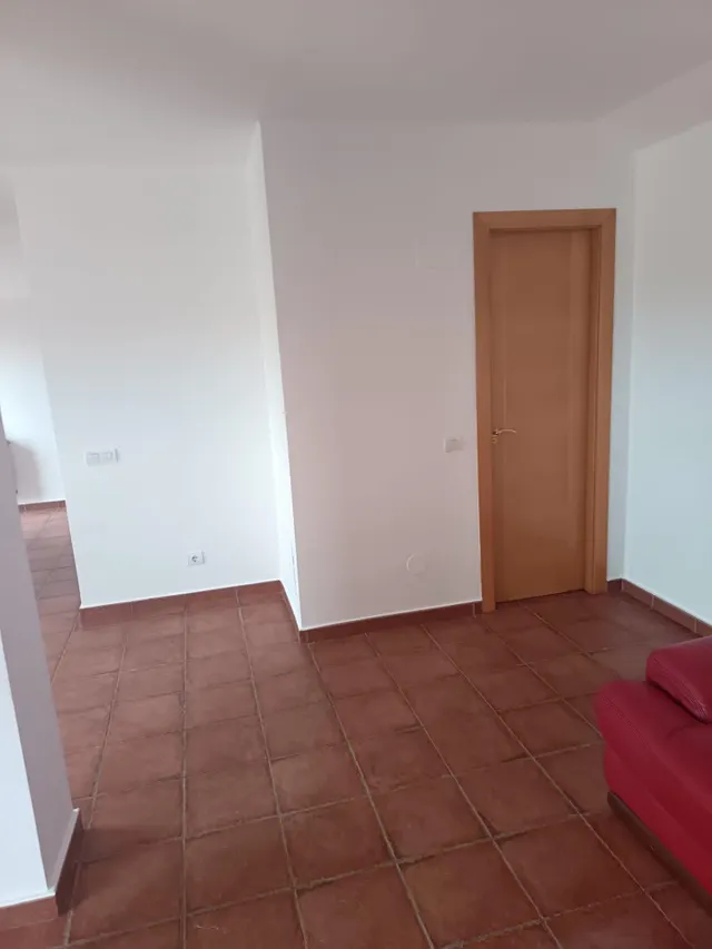 Se vende dúplex con terraza de 32 m2, cocina con despensa, salón con acceso a terraza, 3 hab., 2 baños, aseo, ascensor, trastero y plaza de garaje. — 9