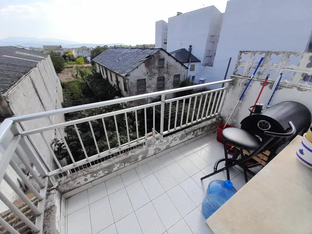AMPLIO PISO CON TERRENO ADICIONAL EN CACABELOS.  109.000 € — 6