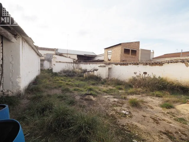 Casa en pleno centro de Argamasilla, para reformar o como so - foto 3