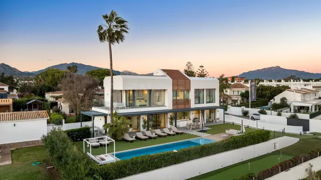 Chalet 5 habitaciones 552m² en venta - Costa Del Sol