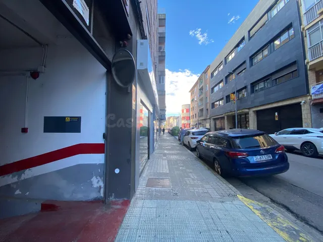 DOS plazas de parking en GARAJE CERVANTES MAS DOS TRASTEROS  - foto 3