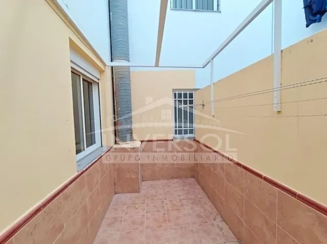 AMPLIO PISO EN LA ZONA DE ADRA - foto 4