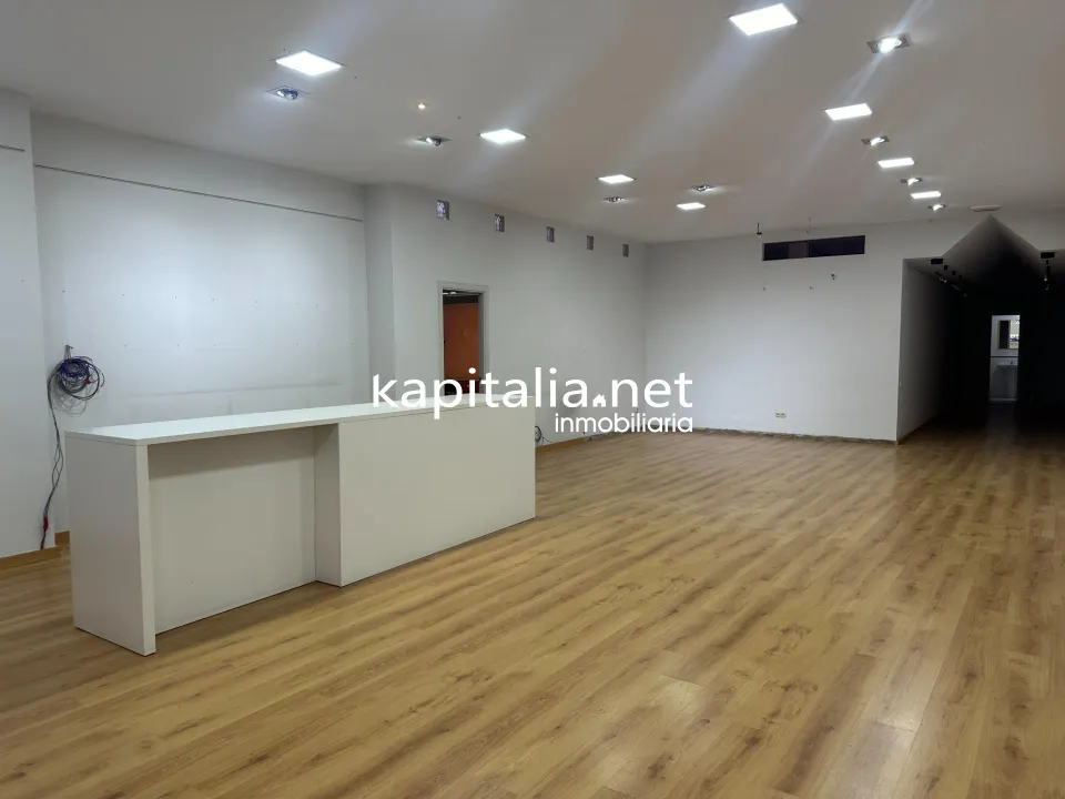 LOCAL COMERCIAL EN AVENIDA PRINCIPAL DE ONTINYENT