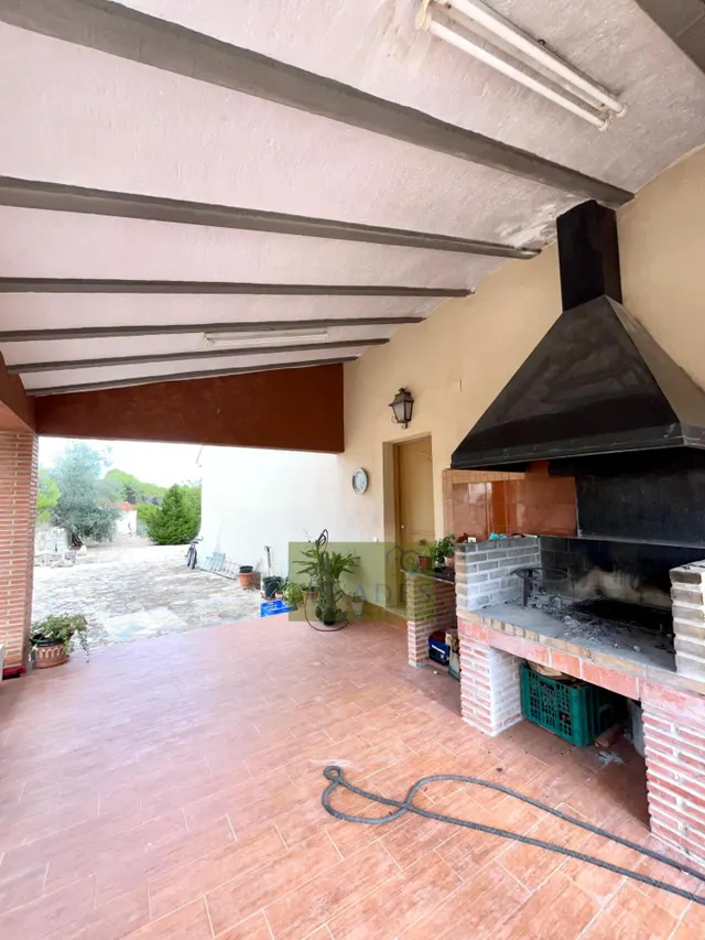 Espectacular chalet a la venta con impresionante jardín interior — 36
