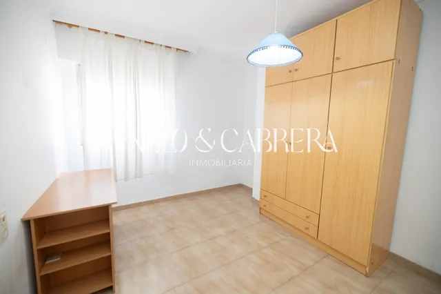 Piso en venta con terraza y ascensor en calle madrid — 31