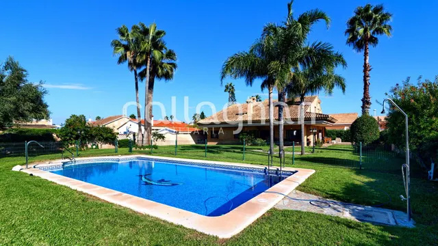 Villa en venta en Playa Almardà — 2